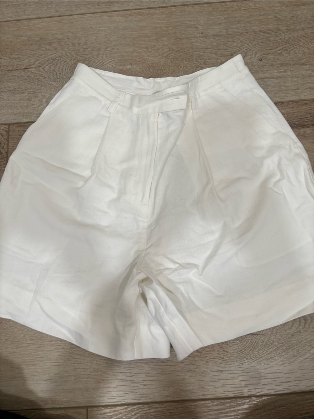 Darling White High-Waist Pleated Women’s Shorts